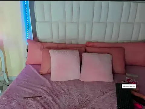 LunaaBlaze online show from November 2025 12:53:01 PM