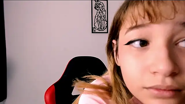 EmuOtori online show from January 2026 12:32:01 PM