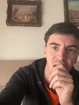 Snapshot of suarezz_ chatting on October 2025 03:15:01 PM suarezz  online show from October 2025 03:15:01 PM