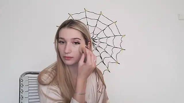 Snapshot of Lucyreeel_ chatting on October 2025 12:26:02 PM Lucyreeel online show from October 2025 12:26:02 PM