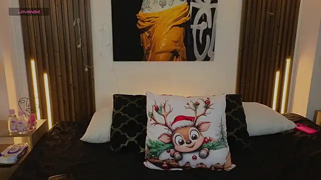 Snapshot of Kitty_Bombon chatting on December 2025 08:19:01 PM Kitty Bombon online show from December 2025 08:19:01 PM