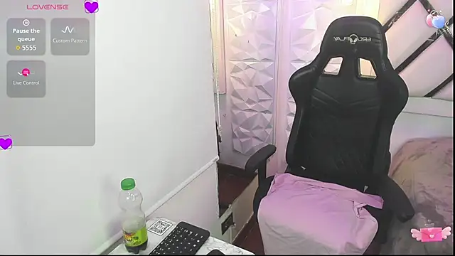 emmy rosse  online show from November 2025 09:09:02 PM