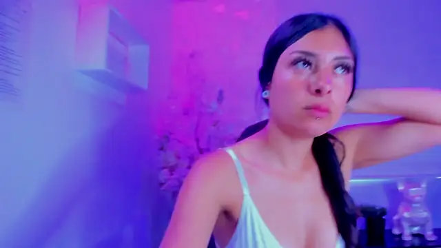 emmy rosse  online show from November 2025 08:45:02 PM