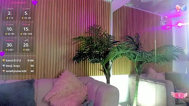 emmy rosse  online show from November 2025 07:25:01 PM