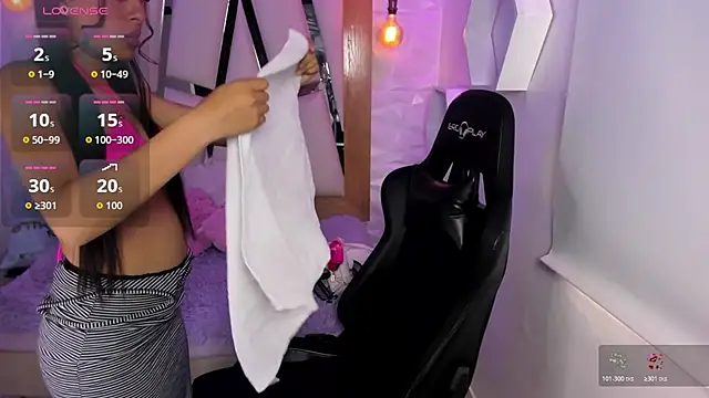 emmy rosse  online show from November 2025 08:02:02 PM