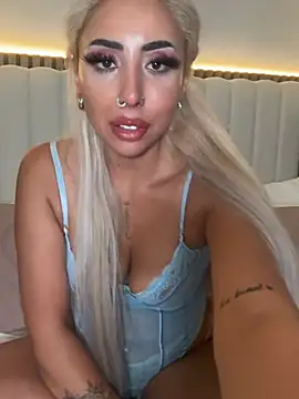 Snapshot of zara_bellexx chatting on July 2026 12:28:01 AM zara bellexx online show from July 2026 12:28:01 AM