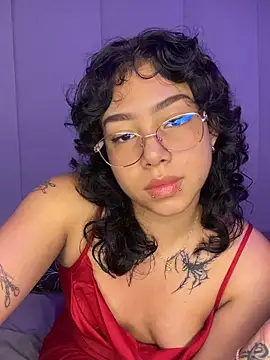 Snapshot of Scarlett_Rave chatting on October 2025 04:25:02 AM Scarlett Rave online show from October 2025 04:25:02 AM