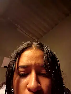Snapshot of RoseeSmith chatting on October 2025 11:28:02 PM RoseeSmith online show from October 2025 11:28:02 PM