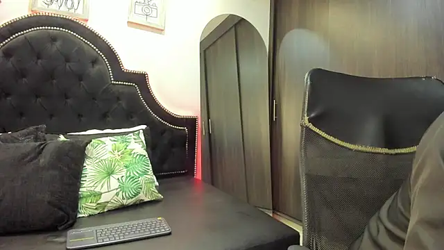 Snapshot of DenzelRios chatting on October 2025 07:10:01 PM DenzelRios online show from October 2025 07:10:01 PM