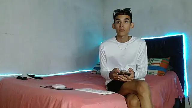 Snapshot of Paulosex12 chatting on October 2025 11:25:02 PM Paulosex12 online show from October 2025 11:25:02 PM