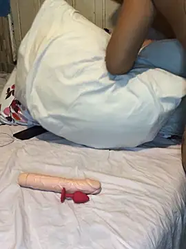 AliceXmoore online show from November 2025 01:00:02 PM