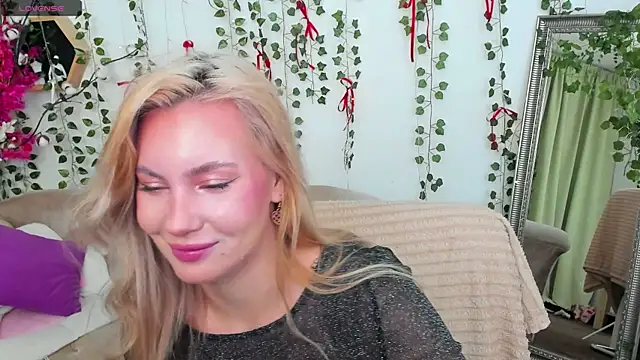  BellaClark online show from May 2026 08:25:02 PM