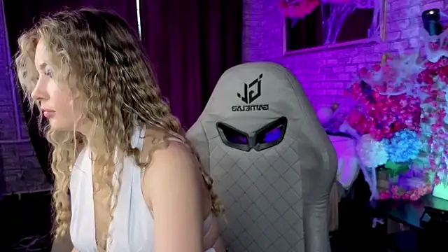  BellaClark online show from October 2025 01:32:01 PM