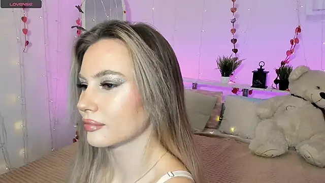  BellaClark online show from November 2025 08:24:01 PM