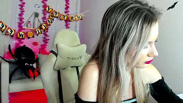  BellaClark online show from November 2025 08:58:01 PM