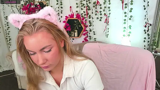  BellaClark online show from April 2026 08:26:02 PM