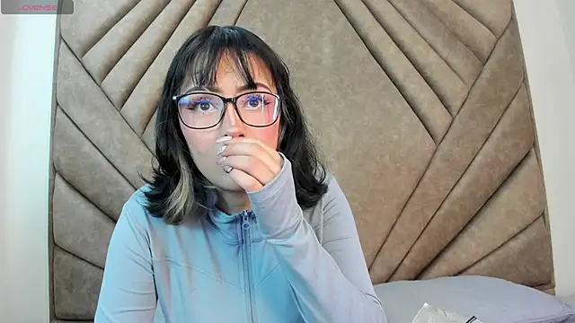 Mythical Girl online show from October 2025 07:33:01 PM