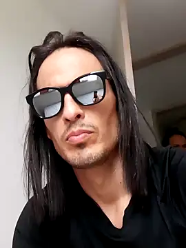 Snapshot of Santini001 chatting on October 2025 03:57:02 PM Santini001 online show from October 2025 03:57:02 PM