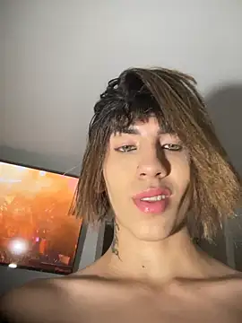 SiaraRealist online show from March 2026 01:33:01 AM