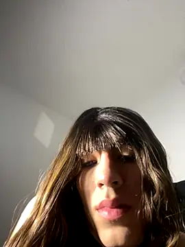 SiaraRealist online show from November 2025 08:24:01 PM