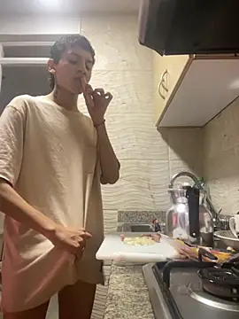 SiaraRealist online show from November 2025 08:12:01 PM