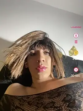 SiaraRealist online show from April 2026 12:04:01 AM