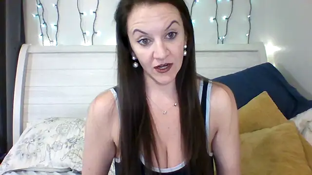 easy briezy online show from November 2025 06:46:02 PM