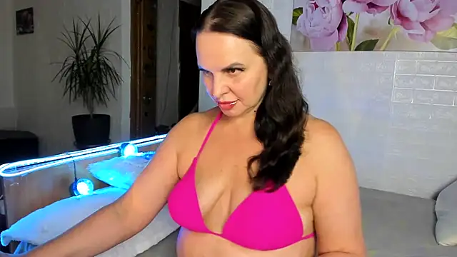 Snapshot of MIRAA_LUV chatting on July 2026 05:19:02 PM MIRAA LUV online show from July 2026 05:19:02 PM