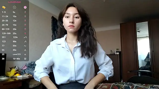 Snapshot of MiaLovelyOne chatting on November 2025 09:24:01 AM MiaLovelyOne online show from November 2025 09:24:01 AM