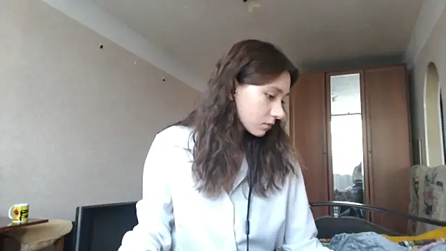 Snapshot of MiaLovelyOne chatting on October 2025 09:19:01 AM MiaLovelyOne online show from October 2025 09:19:01 AM