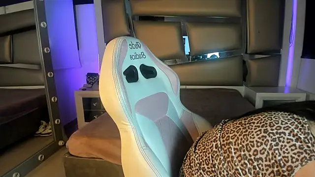 Snapshot of Violeta_js chatting on December 2025 04:13:02 AM Violeta js online show from December 2025 04:13:02 AM