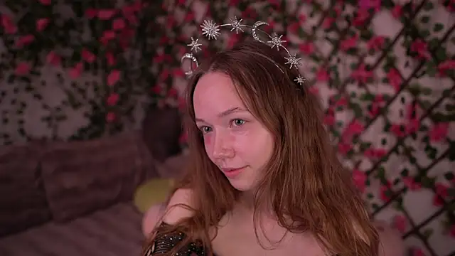 Petite Polly online show from November 2025 06:08:01 PM