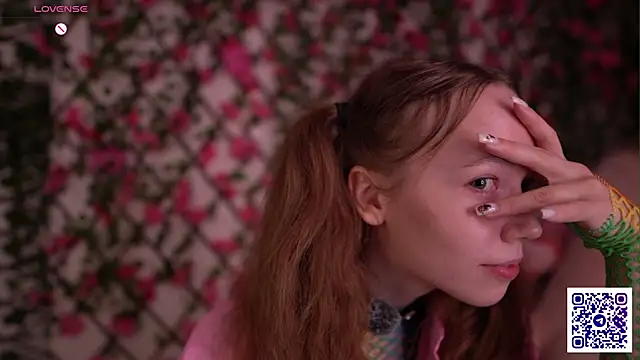 Petite Polly online show from November 2025 06:08:02 PM