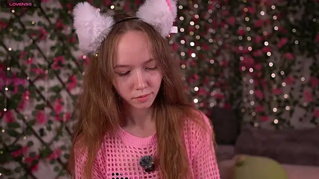 Petite Polly online show from December 2025 06:03:01 PM