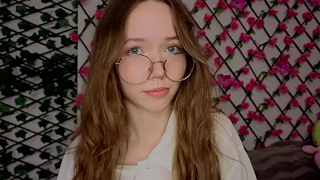 Petite Polly online show from October 2025 08:17:02 PM