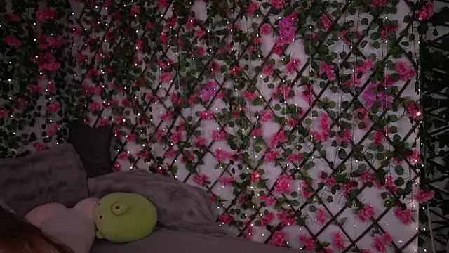 Petite Polly online show from February 2026 06:09:01 PM