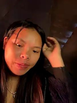 hello-cute online show from December 2025 01:17:01 AM