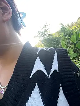 hello-cute online show from November 2025 01:06:01 AM