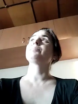 Snapshot of Ella-433 chatting on December 2025 01:50:01 PM Ella-433 online show from December 2025 01:50:01 PM