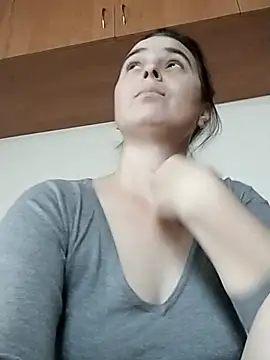 Snapshot of Ella-433 chatting on December 2025 10:43:01 AM Ella-433 online show from December 2025 10:43:01 AM