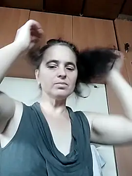 Snapshot of Ella-433 chatting on November 2025 09:43:01 AM Ella-433 online show from November 2025 09:43:01 AM