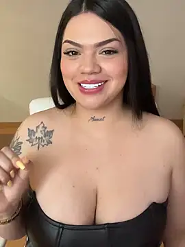 dulcemarianh  online show from December 2025 04:55:01 PM