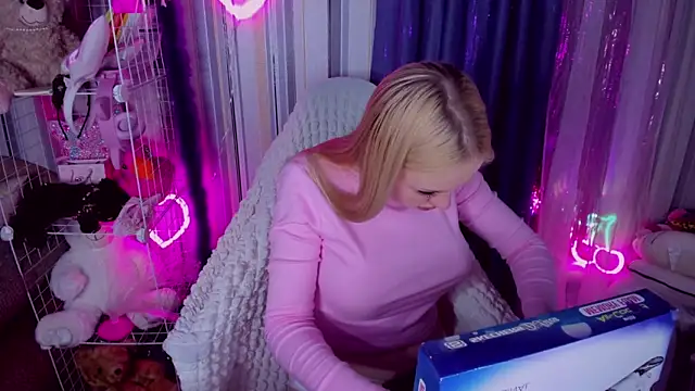 CeaneLino online show from April 2026 04:37:01 PM