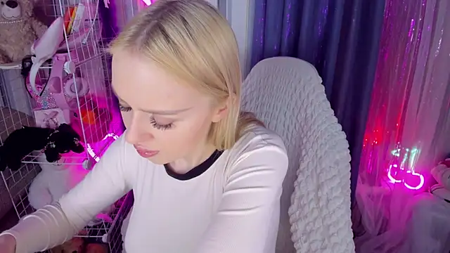 CeaneLino online show from March 2026 03:35:02 PM