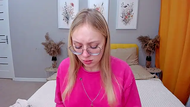 Snapshot of CeaneLino chatting on November 2025 08:14:01 AM CeaneLino online show from November 2025 08:14:01 AM