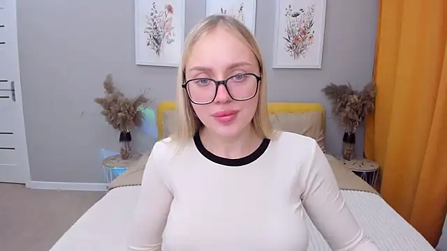 Snapshot of CeaneLino chatting on November 2025 02:07:02 PM CeaneLino online show from November 2025 02:07:02 PM