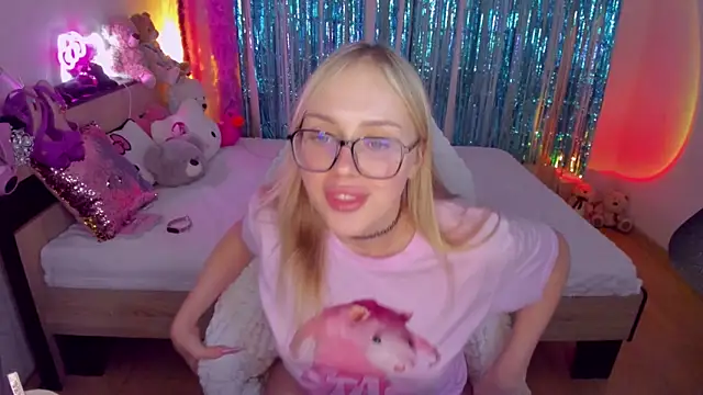 Snapshot of CeaneLino chatting on October 2025 07:35:01 PM CeaneLino online show from October 2025 07:35:01 PM