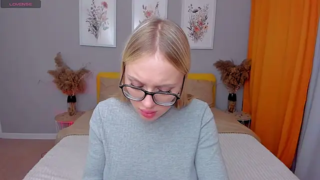 Snapshot of CeaneLino chatting on November 2025 07:40:01 PM CeaneLino online show from November 2025 07:40:01 PM