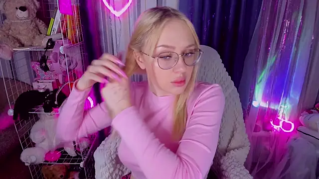 CeaneLino online show from April 2026 04:55:02 PM