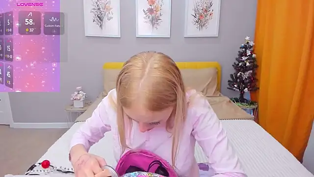 Snapshot of CeaneLino chatting on December 2025 07:51:01 AM CeaneLino online show from December 2025 07:51:01 AM